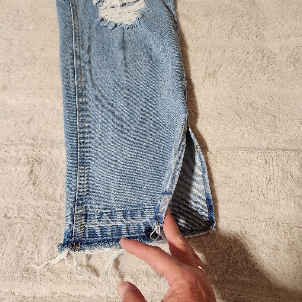Cello Jr Womems Sz 9 Jeans Distressed  Straight Leg Split Hem High Rise Light - Picture 3 of 12